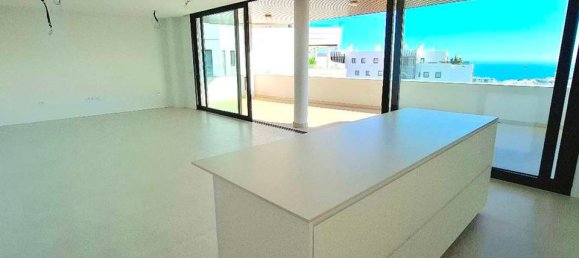 Квартира с 3 спальнями в Фуэнхирола, Испания № 179945 8