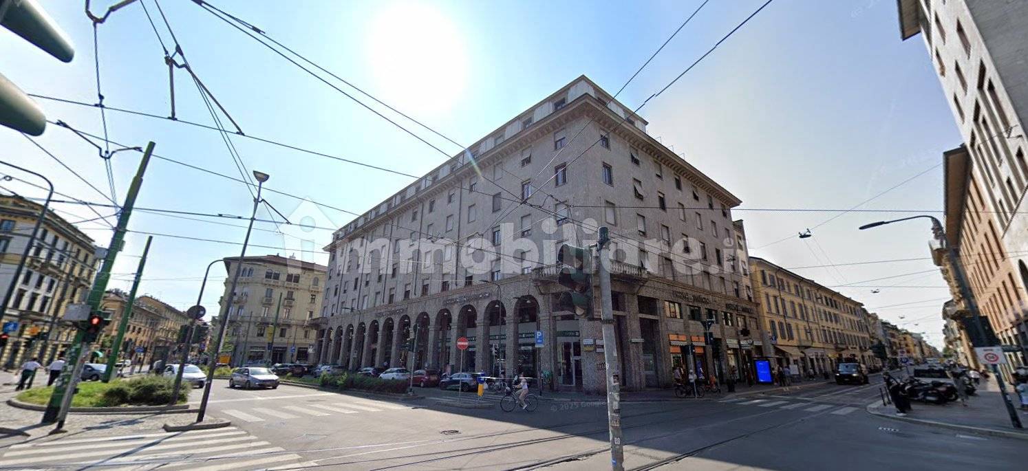 1 room Commercial property in Milan, Italy No. 343530