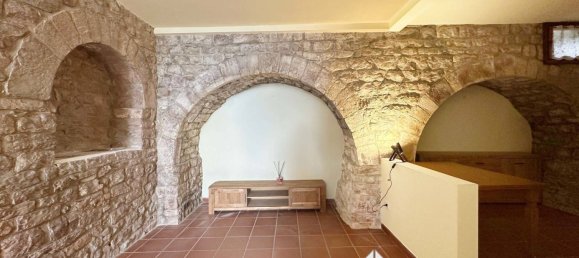 Apartamento de 2 dormitorios en Assisi, Italy No. 376462 2