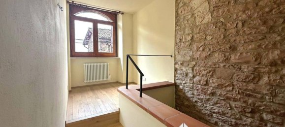 Apartamento de 2 dormitorios en Assisi, Italy No. 376462 3