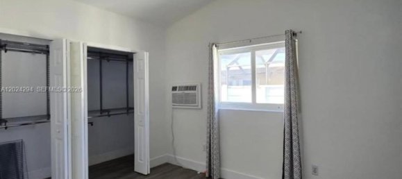 5 dormitorios villa en venta en Miami, Miami-Dade, Florida, USA № 615000 3