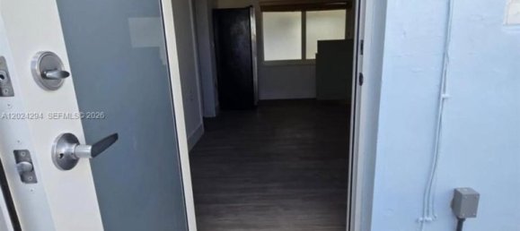 5 dormitorios villa en venta en Miami, Miami-Dade, Florida, USA № 615000 7