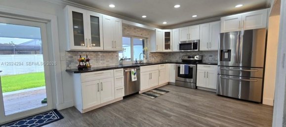 5 dormitorios villa en venta en Miami, Miami-Dade, Florida, USA № 615000 25