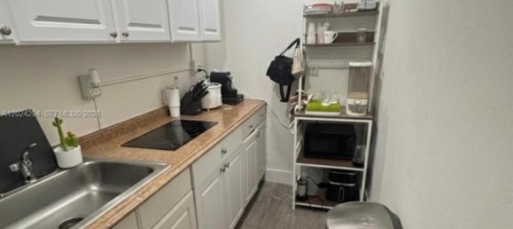 5 dormitorios villa en venta en Miami, Miami-Dade, Florida, USA № 615000 2