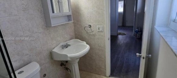 5 dormitorios villa en venta en Miami, Miami-Dade, Florida, USA № 615000 4
