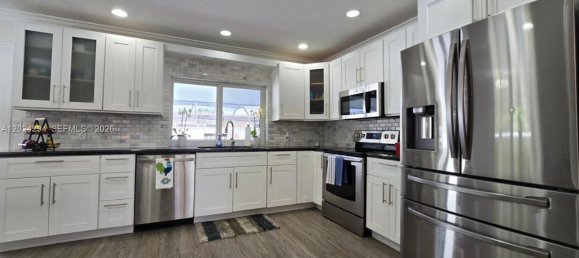 5 dormitorios villa en venta en Miami, Miami-Dade, Florida, USA № 615000 16