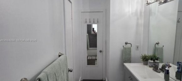 5 dormitorios villa en venta en Miami, Miami-Dade, Florida, USA № 615000 17