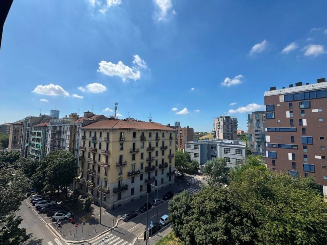 3 bedrooms Apartment in Milan, Italy No. 362278