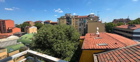 3 bedrooms Apartment in Milan, Italy No. 362278 4