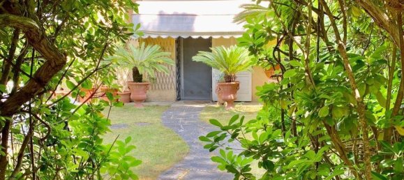 2 bedrooms Villa in Massa, Italy No. 215081 14