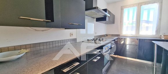 2 bedrooms Apartment in Chatou, France No. 178344 12