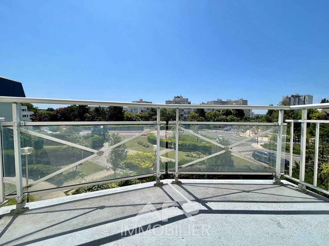 2 bedrooms Apartment in Chatou, France No. 178344