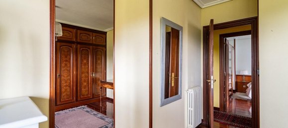 5 bedrooms House in Torrelavega, Spain No. 174470 16