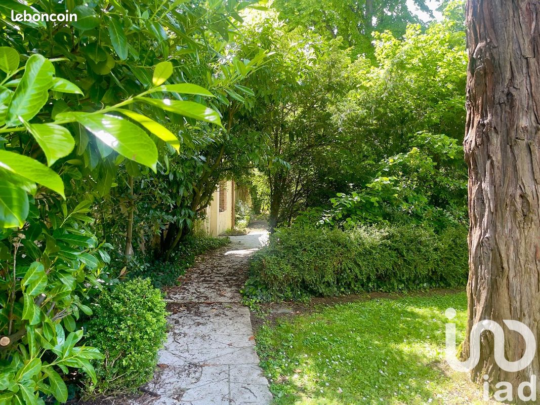 8 bedrooms House in Chartres, France No. 66035