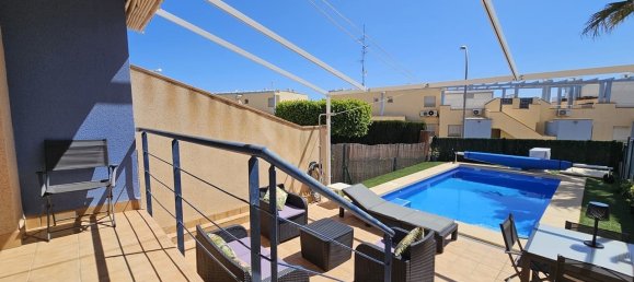 Casa de 3 dormitorios en Cabo Roig, Spain No. 183625 4