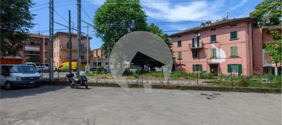 Коммерческая недвижимость 127м² в Реджо Эмилия, Италия № 100800 6