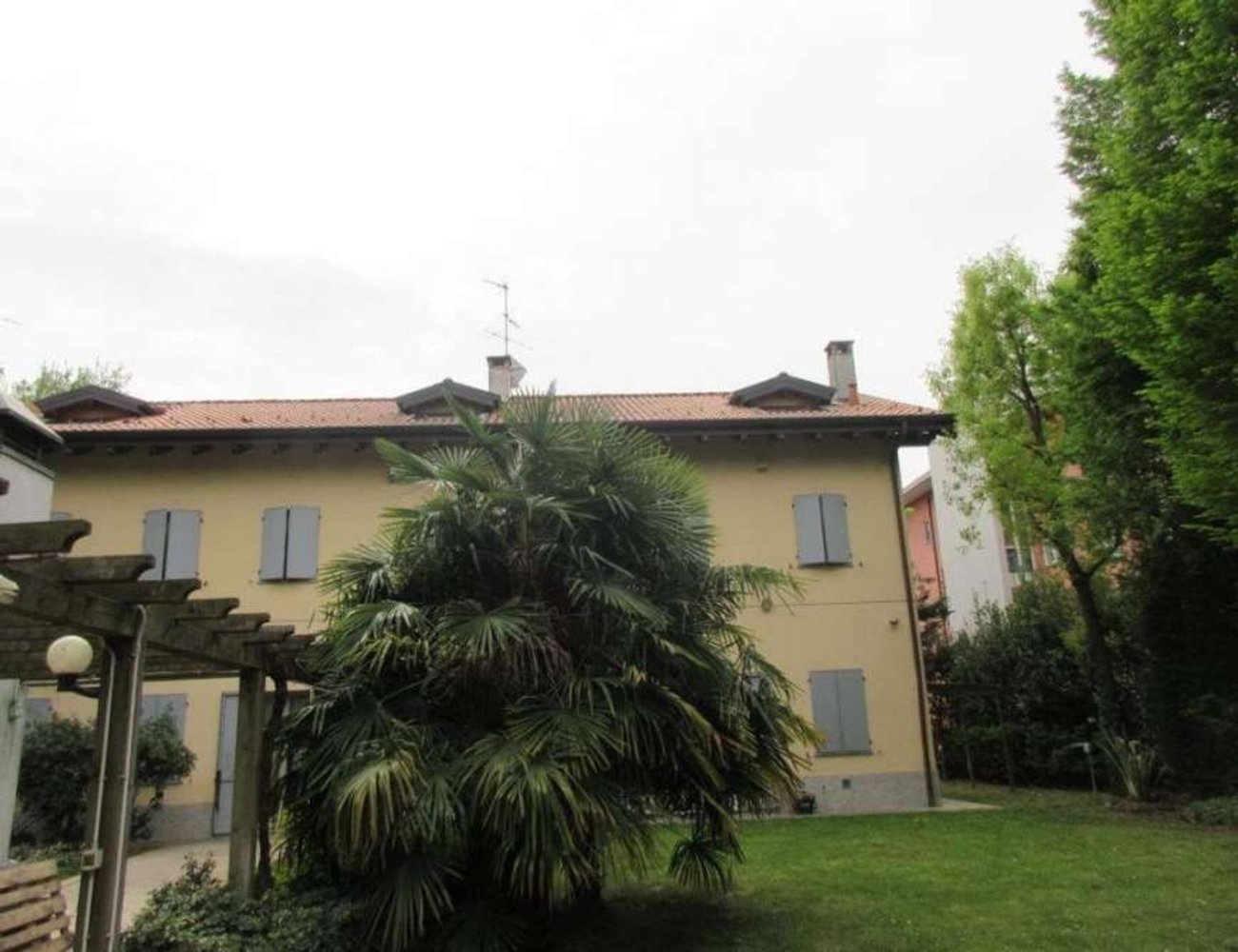 Casa de 16 divisões em Monza, Italy N.º 5342