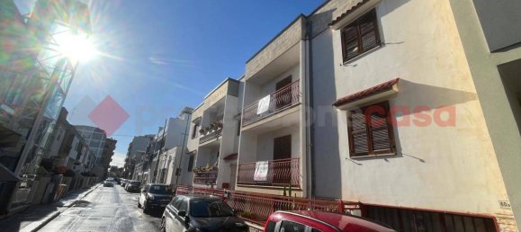 Apartamento de 2 dormitorios en Adelfia, Italy No. 170879 3