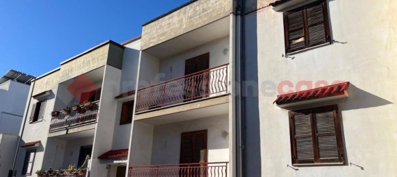 Apartamento de 2 dormitorios en Adelfia, Italy No. 170879 9