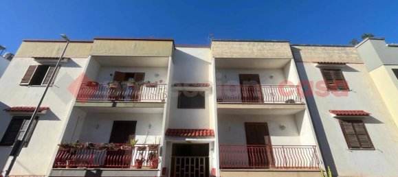 Apartamento de 2 dormitorios en Adelfia, Italy No. 170879 8