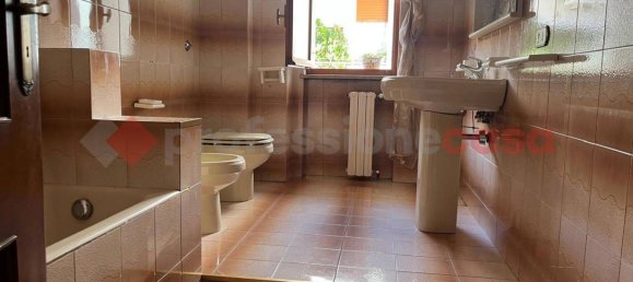 Apartamento de 2 dormitorios en Adelfia, Italy No. 170879 12