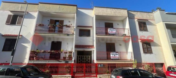 Apartamento de 2 dormitorios en Adelfia, Italy No. 170879 4