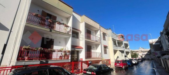 Apartamento de 2 dormitorios en Adelfia, Italy No. 170879 6