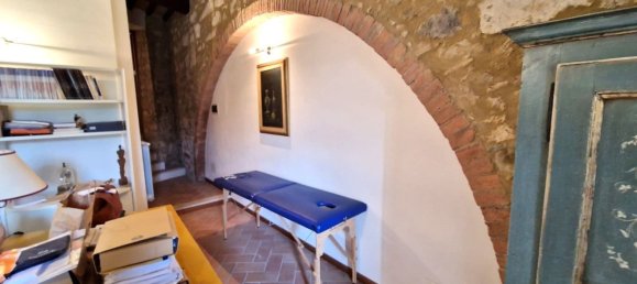 45m² Office in Colle di Val d'Elsa, Italy No. 145853 3