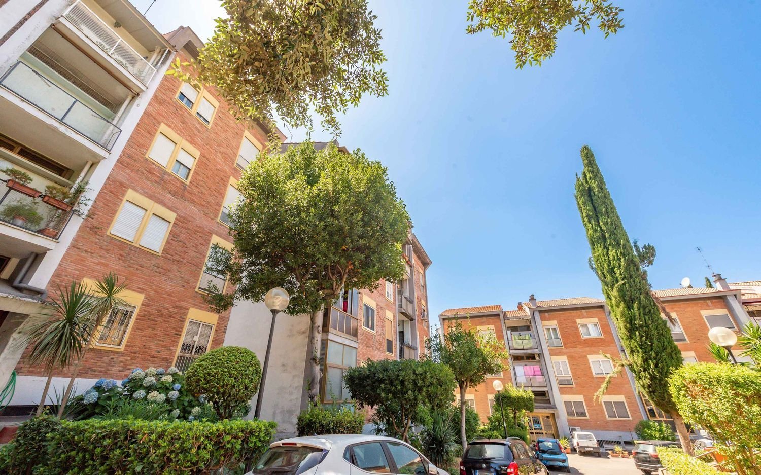 3 rooms Apartment in Rome, Italy No. 276507