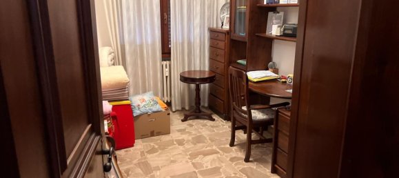 5 rooms Apartment in Reggio Emilia, Italy No. 70811 9