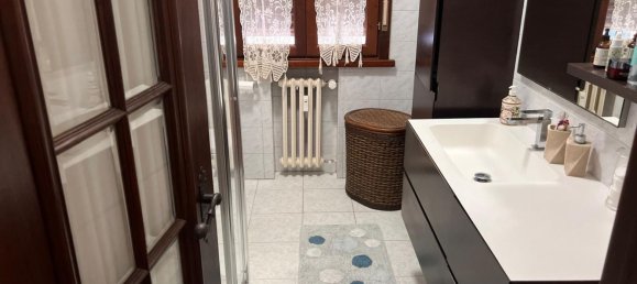 5 rooms Apartment in Reggio Emilia, Italy No. 70811 13