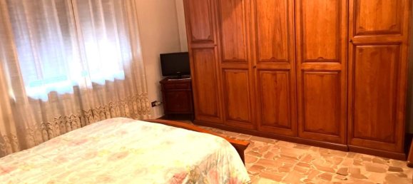 5 rooms Apartment in Reggio Emilia, Italy No. 70811 12