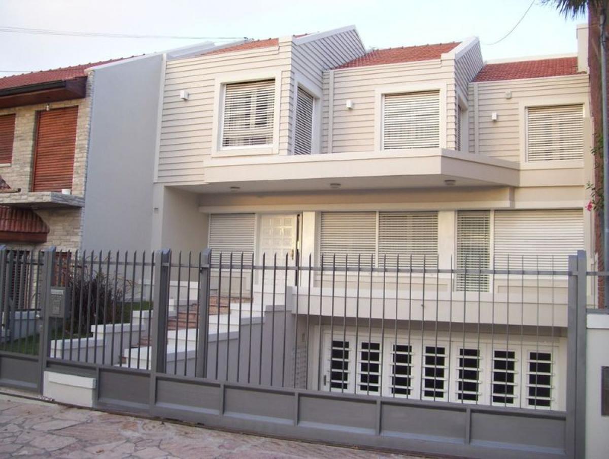 Дом с 4 спальнями в Мар-дель-Плата, Аргентина № 71931