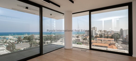 3 bedrooms Apartment in Larnaca, Cyprus No. 1042 2