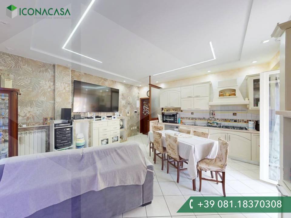 3-salle Appartement à Casandrino, Italy No. 22523