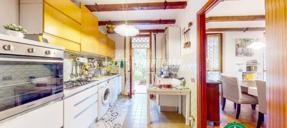 Квартира с 3 комнатами в Пастурана, Италия № 164190 12