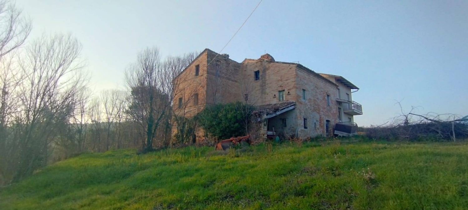 Дом с 12 комнатами в Мальяно ди Тенна, Италия № 115335