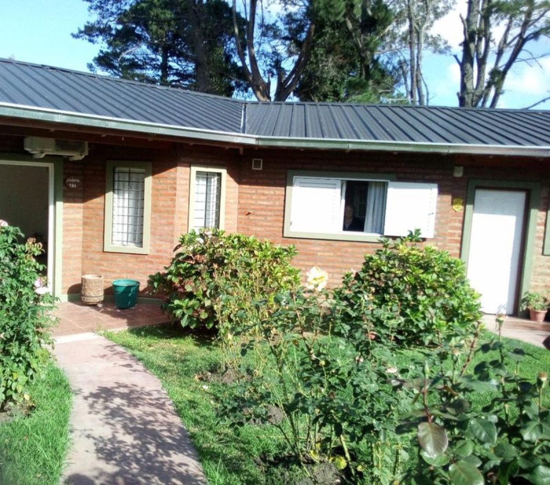 Casa de 3 dormitorios en Buenos Aires, Argentina No. 90251