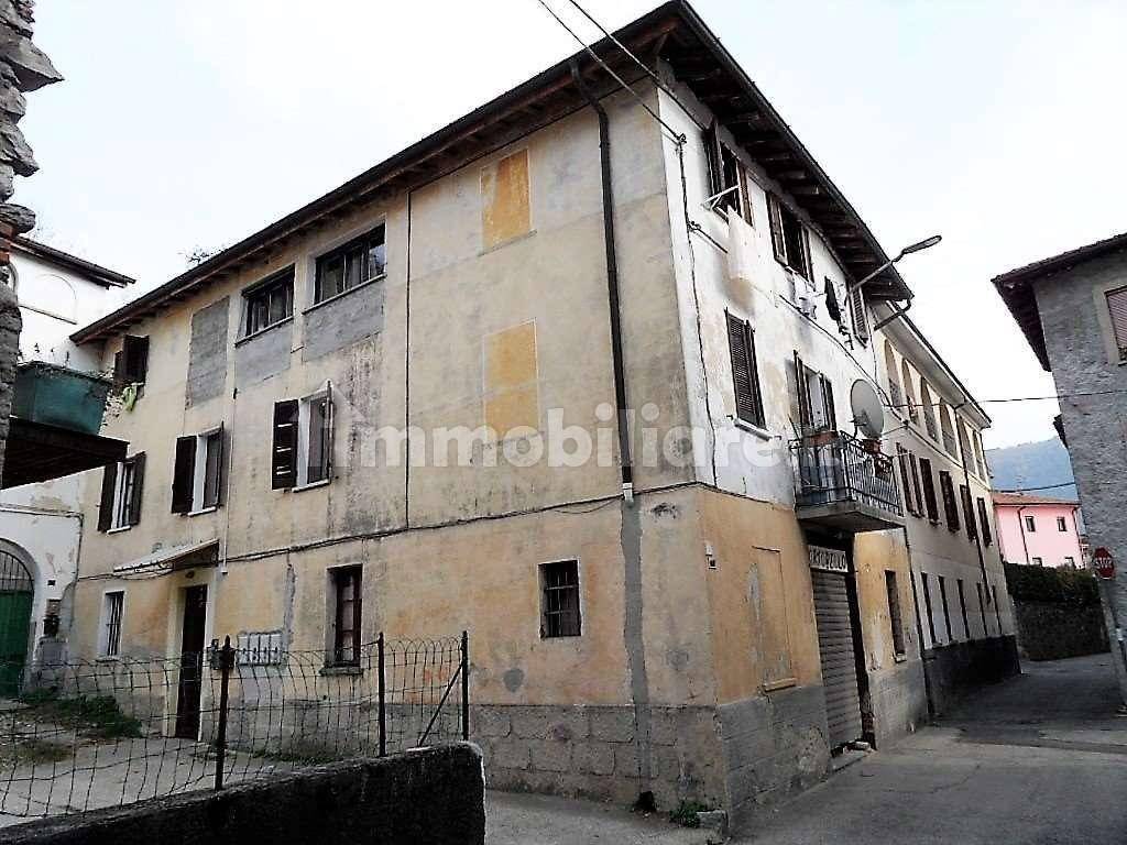 3 bedrooms Apartment in Cuveglio, Italy No. 283485