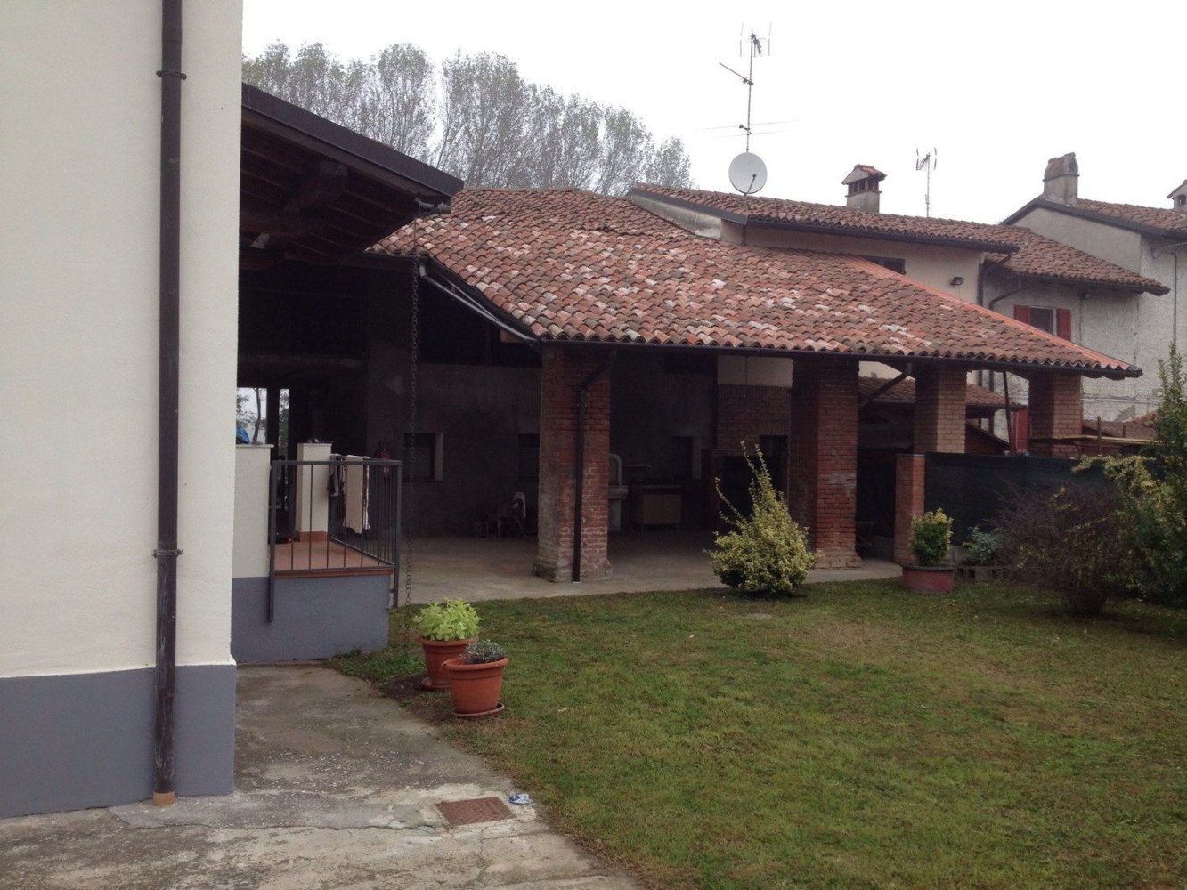 6 rooms Villa in Pieve Porto Morone, Italy No. 255294