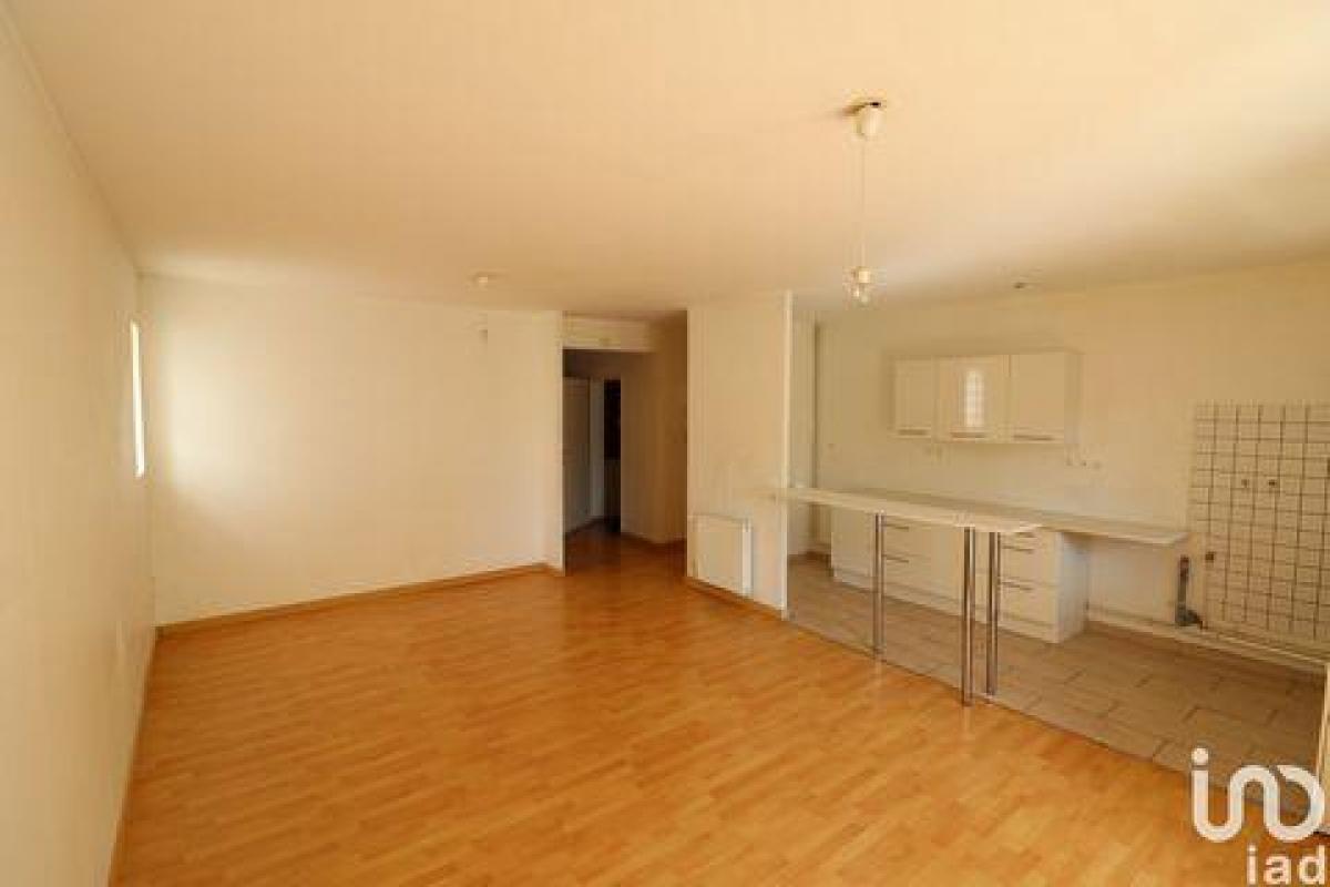 4 bedrooms Condo in Reims, France No. 35429