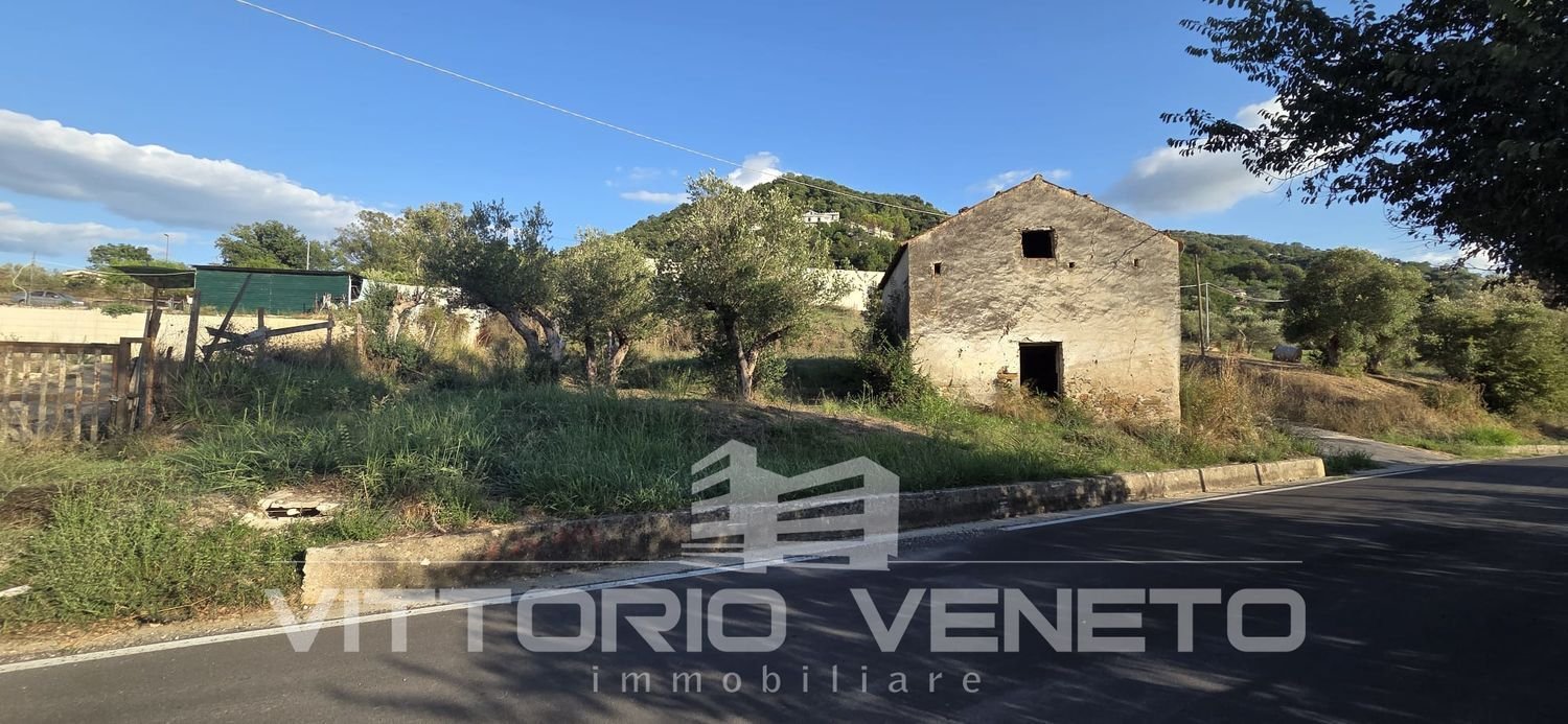 390m² Warehouse in Laureana Cilento, Italy No. 306906