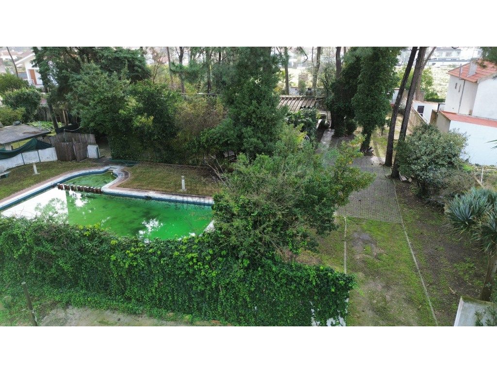 Земельный участок 2500м² в Алмада, Португалия № 104599