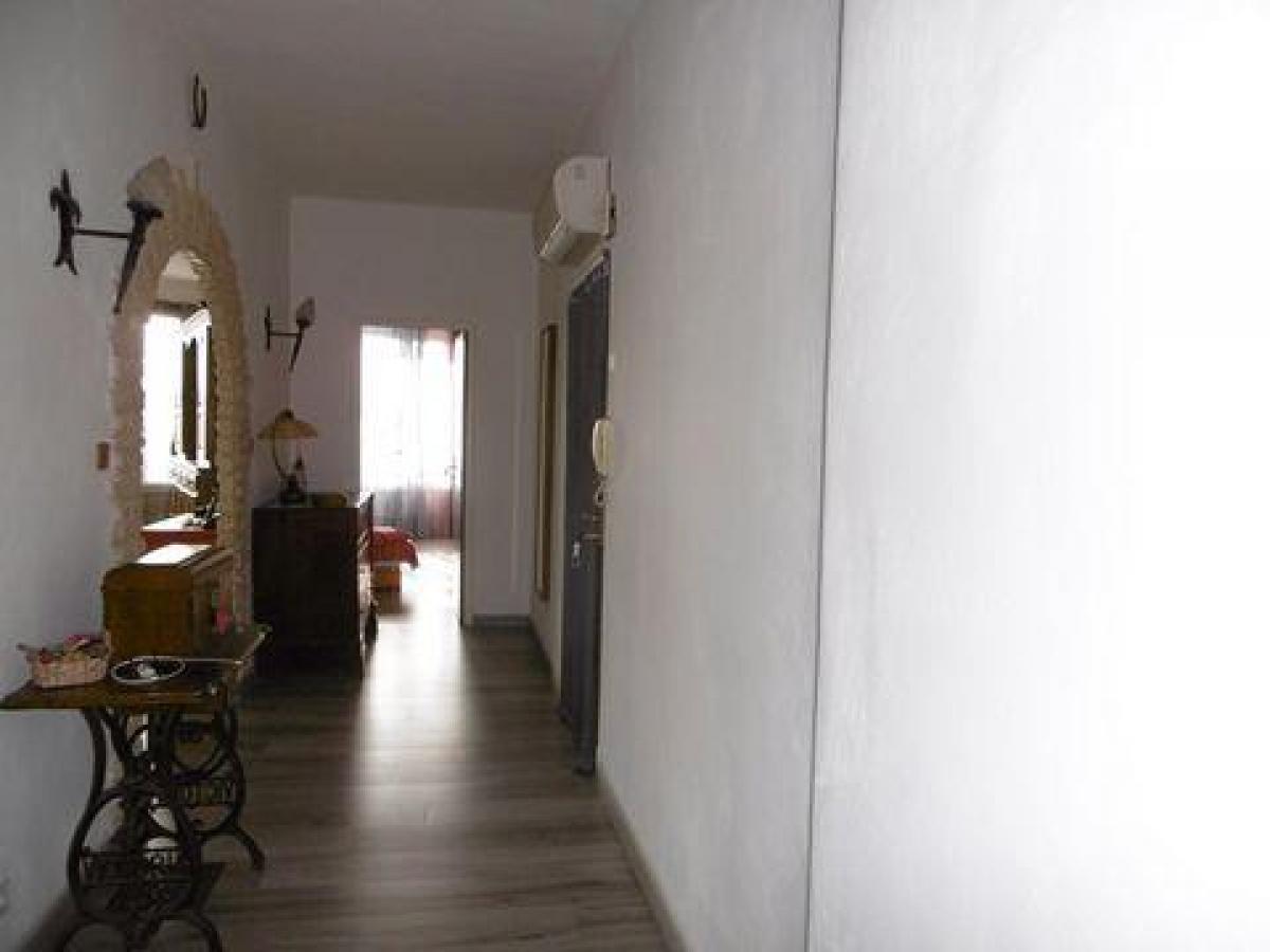 84m² Office in Toulon, France No. 18673