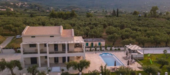 8 غرف نوم عقار تجاري في Zakynthos, Greece رقم 693 4