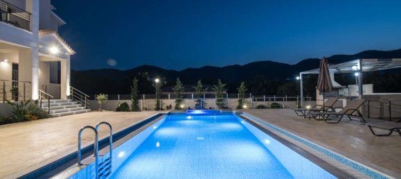 8 غرف نوم عقار تجاري في Zakynthos, Greece رقم 693 22