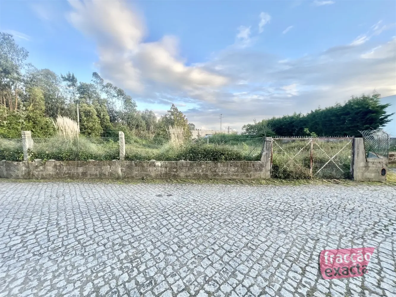 200m² Land in Castelo da Maia, Portugal No. 45673