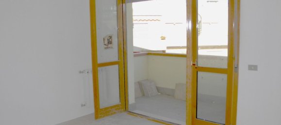 3 rooms Apartment in Pisa, Italy No. 217048 3