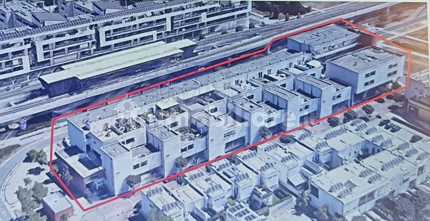 4غرفة عقار تجاري في Brescia, Italy رقم 394114