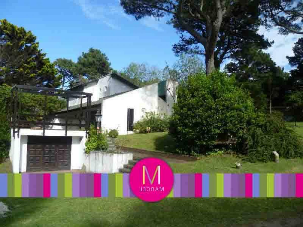 3 bedrooms House in Mar del Plata, Argentina No. 100738